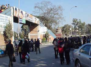 pedestrians cross street despite nearby pedestrian 
overpass